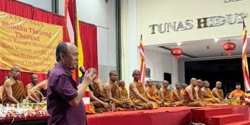 Keramahan Wakil Walikota Tegal Jumadi Sambut 32 Bhiksu Manca Negara di Kota Tegal