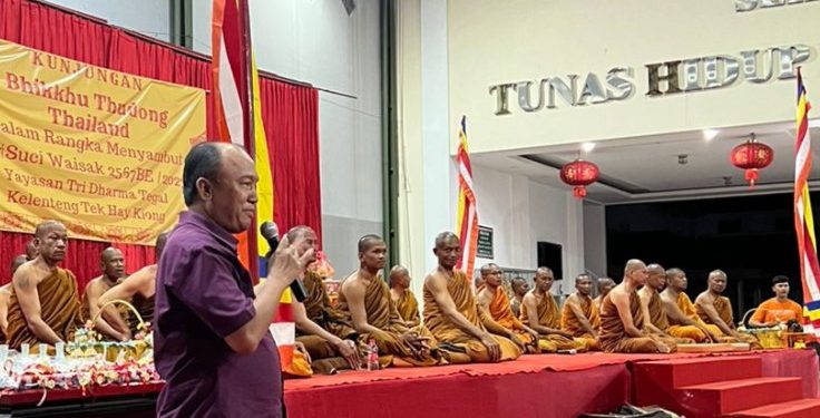 Keramahan Wakil Walikota Tegal Jumadi Sambut 32 Bhiksu Manca Negara di Kota Tegal