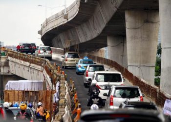 Polisi Menghentikan Percobaan Bunuh Diri di Tol Antasari. Sumber Solopos.