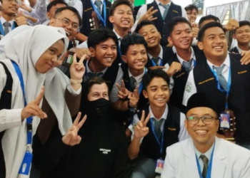 Alan Walker Kunjungi Medan, Wujudkan Mimpi Guru Musik Tri Adinata. Sumber Detik.