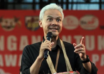 Ganjar Pranowo Deklarasikan Diri sebagai Oposisi, Tegakkan Keseimbangan Politik Kabinet Prabowo-Gibran! Sumber UMSU.