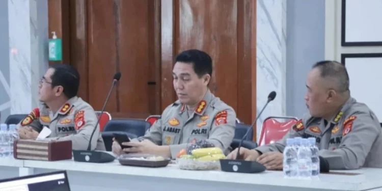 Polri Kirim Tim Asistensi untuk Bantu Polda Jawa Barat dalam Pencarian Tiga Buronan Kasus Pembunuhan Cirebon. Sumber Viva.