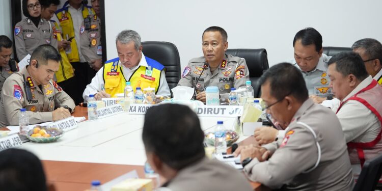 Persiapan Operasi Lilin 2024: Kakorlantas Tinjau Kesiapan Jalur Tol dan Antisipasi Lonjakan Arus Mudik Nataru