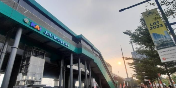 LRT Jabodebek Tetap Beroperasi Normal di Tengah Banjir, Stasiun Bekasi Gunakan Genset