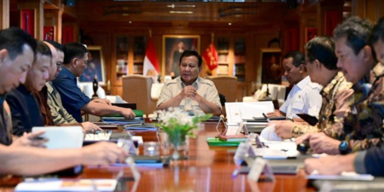 Presiden Prabowo Bahas Percepatan Hilirisasi Nasional di Hambalang