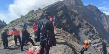 Pendaki Asal Brasil Jatuh di Gunung Rinjani, Tim SAR Lakukan Evakuasi Bertahap