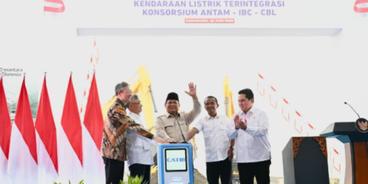 Prabowo Resmikan Groundbreaking Proyek Baterai EV Terbesar se-Asia di Karawang