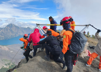 Pemerintah Perketat SOP Pendakian Gunung Rinjani Usai Insiden Turis Brasil Jatuh