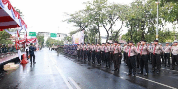Hari Juang Polri 2025 Diperingati di Surabaya, Kapolri Pimpin Upacara