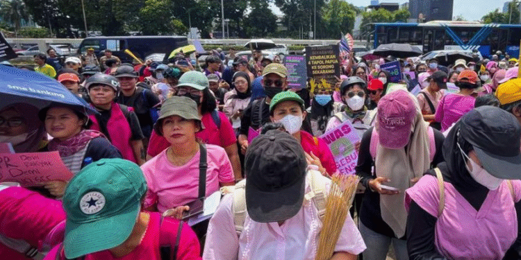 Aliansi Perempuan Indonesia Gelar Aksi Damai di Depan DPR, Sampaikan Enam Tuntutan