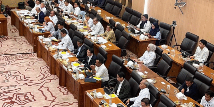 Bahlil Lahadalia Tegur Keras Dirjen Gakkum ESDM Soal Penindakan Tambang Ilegal di DPR