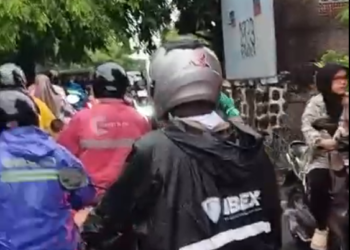 Jalan Ditutup, Hidup Warga Tersendat, Macet Parah Tiap Hari di Stadion Singaperbangsa