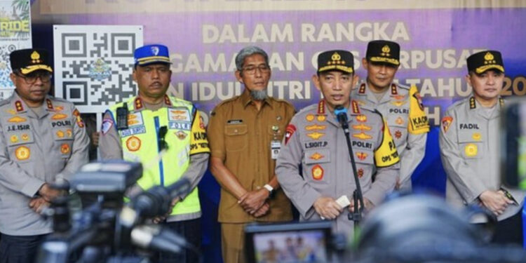 Kapolri di Gerbang Tol Kali Kangkung Semarang