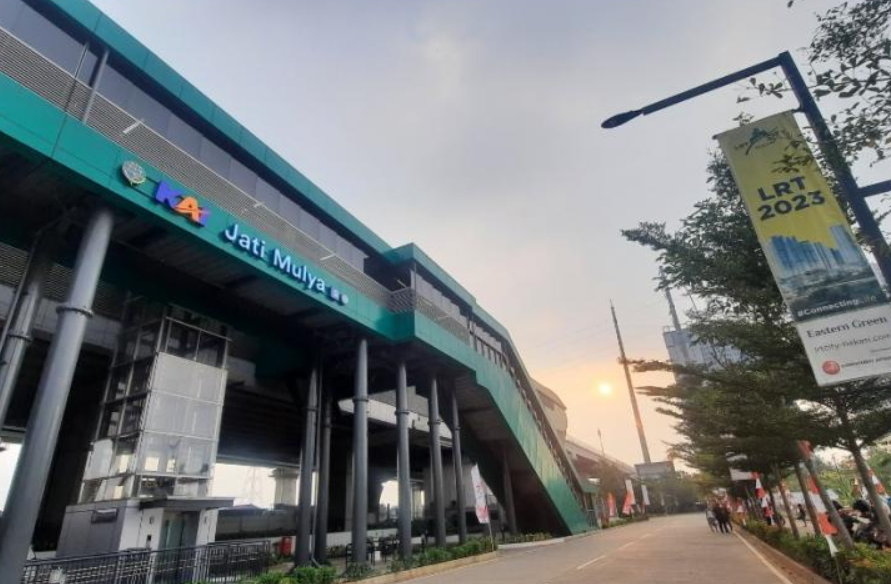 LRT Jabodebek Tetap Beroperasi Normal di Tengah Banjir, Stasiun Bekasi Gunakan Genset