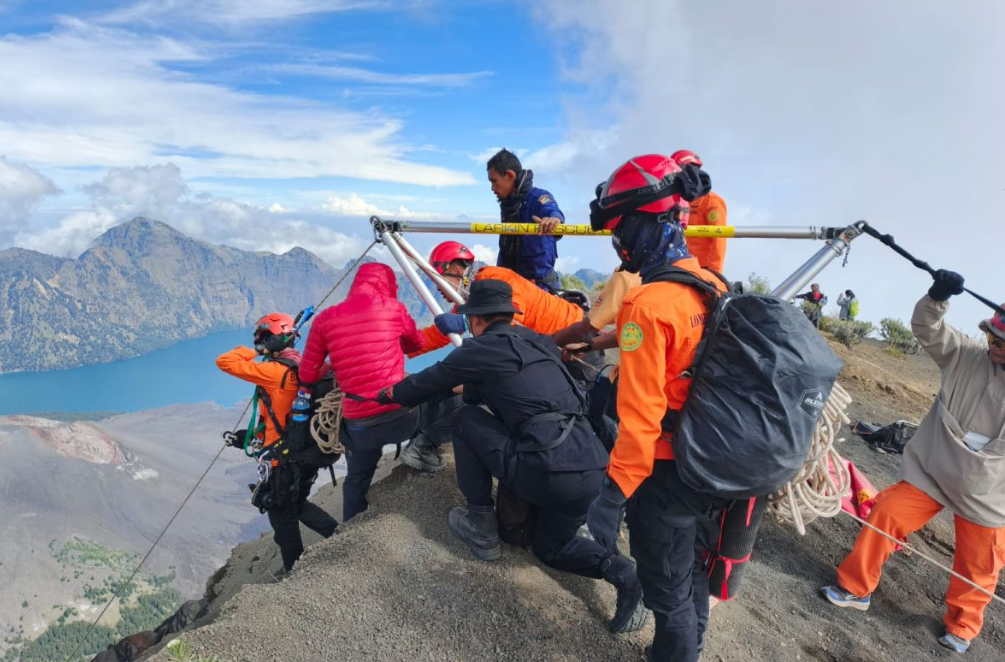 Pemerintah Perketat SOP Pendakian Gunung Rinjani Usai Insiden Turis Brasil Jatuh