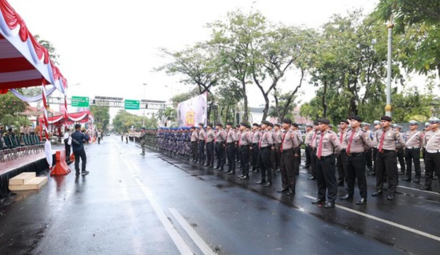 Hari Juang Polri 2025 Diperingati di Surabaya, Kapolri Pimpin Upacara